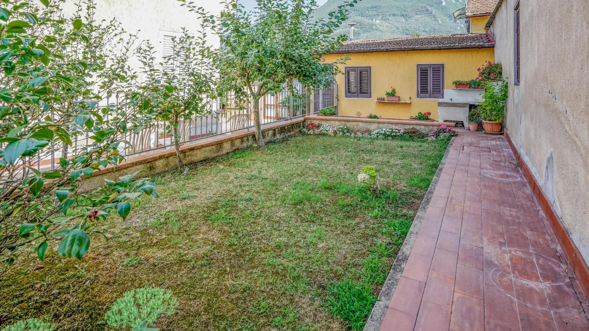 Gorgeous Home In Camaiore With Kitchen 0*,